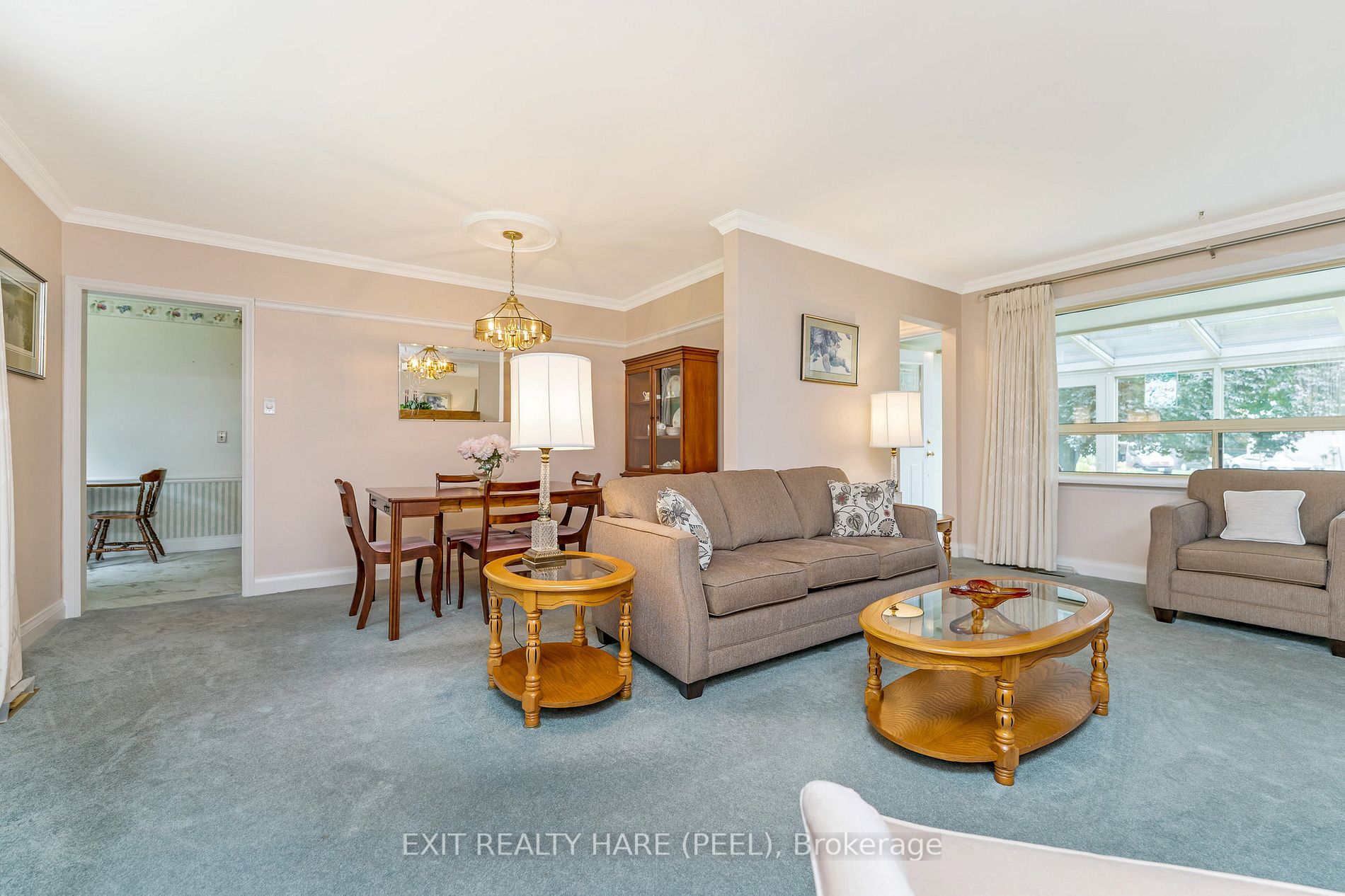 4 Moore Cres