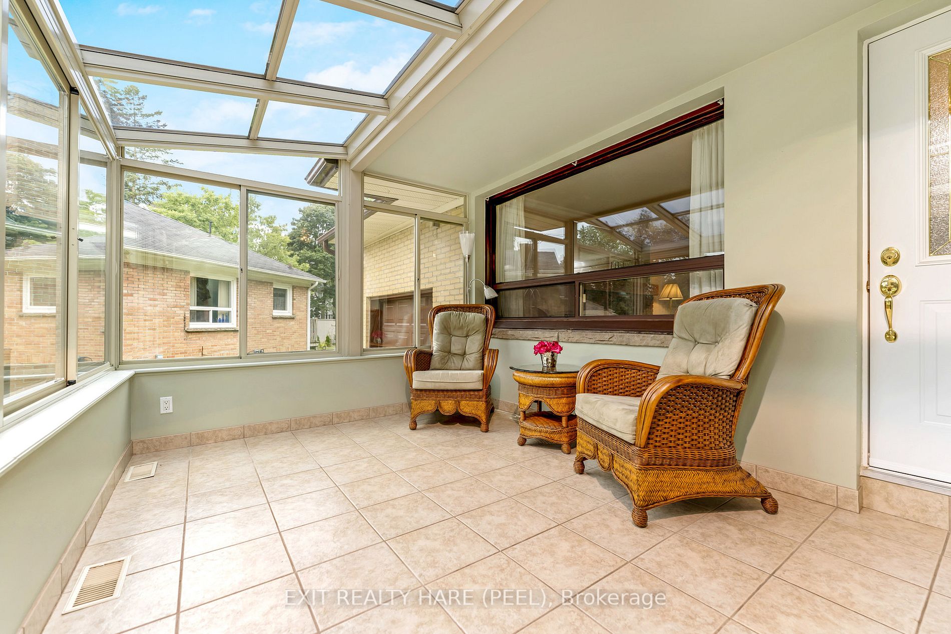 4 Moore Cres