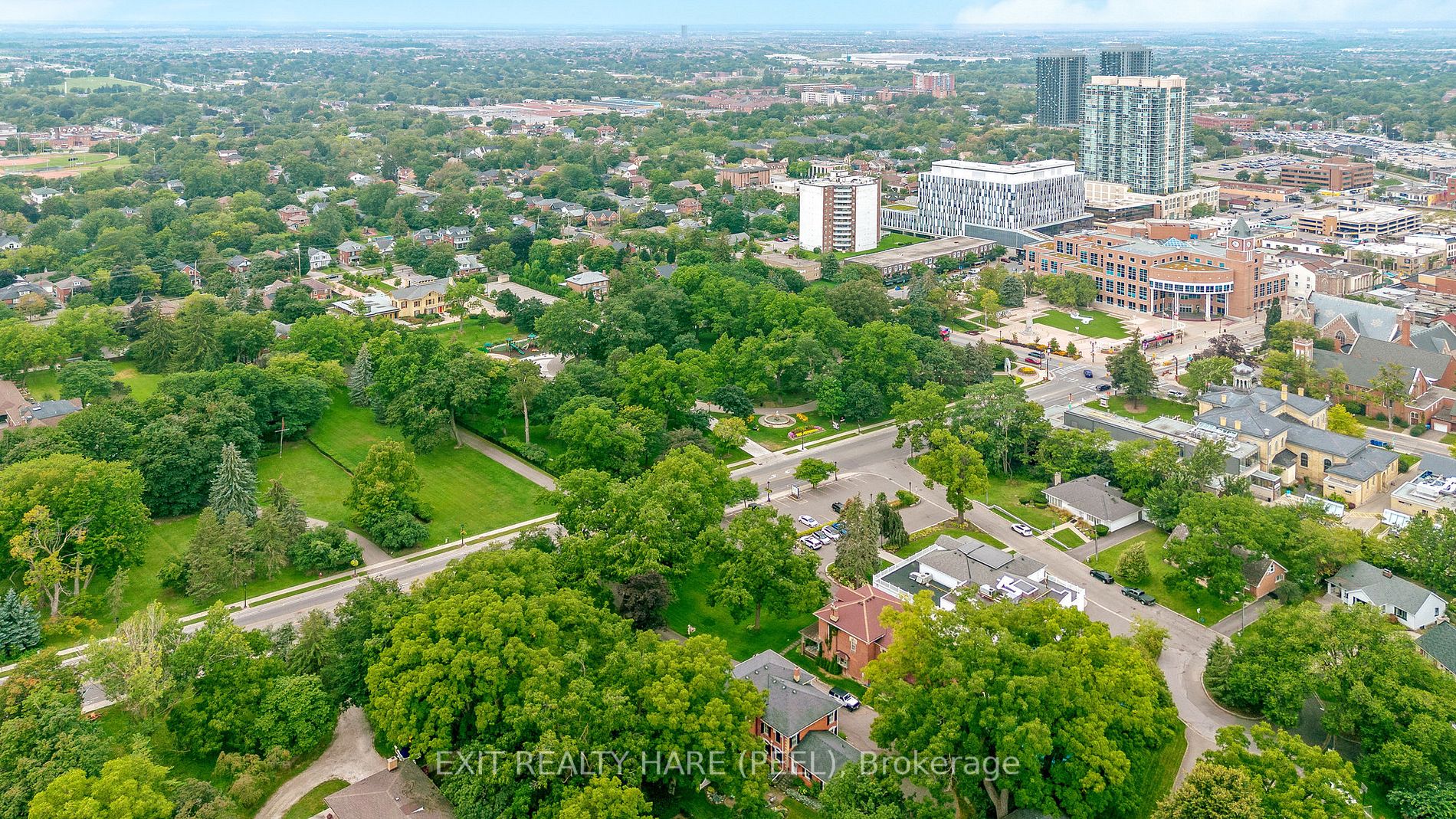 4 Moore Cres
