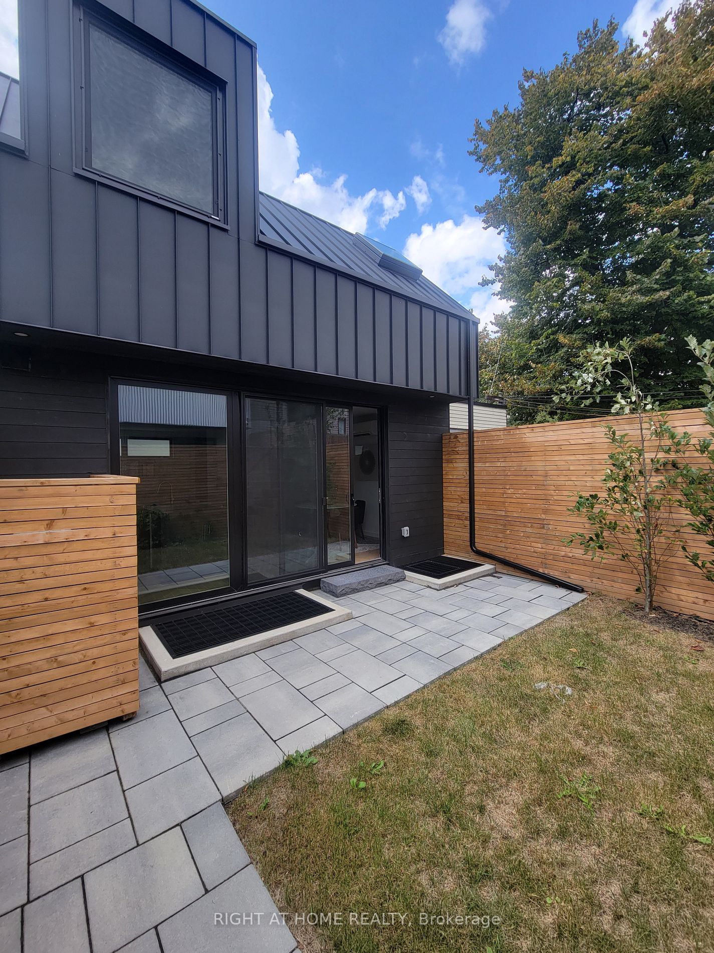 86 Lansdowne Ave