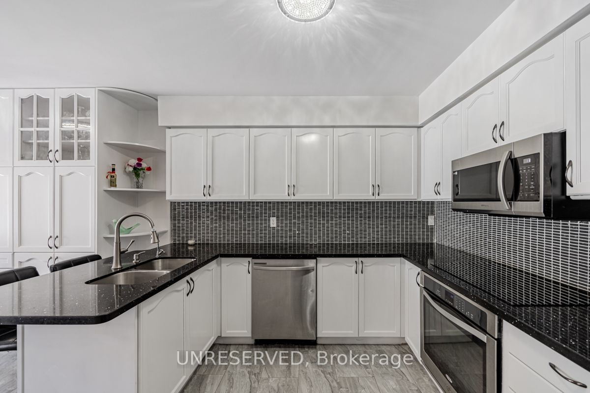 17 Atira Ave