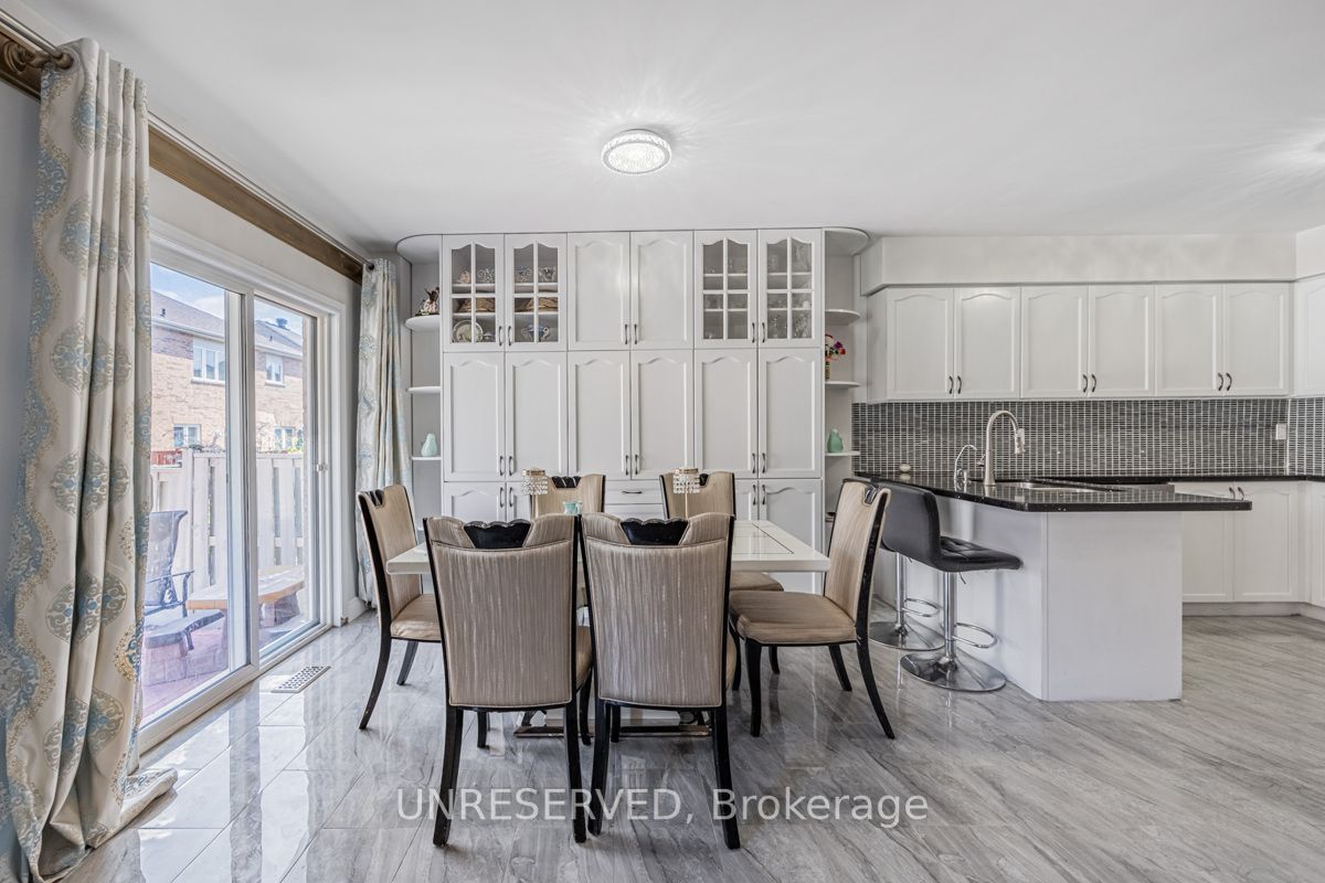 17 Atira Ave