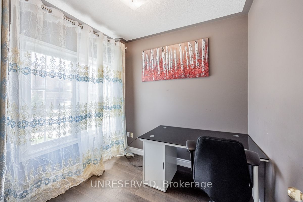 17 Atira Ave