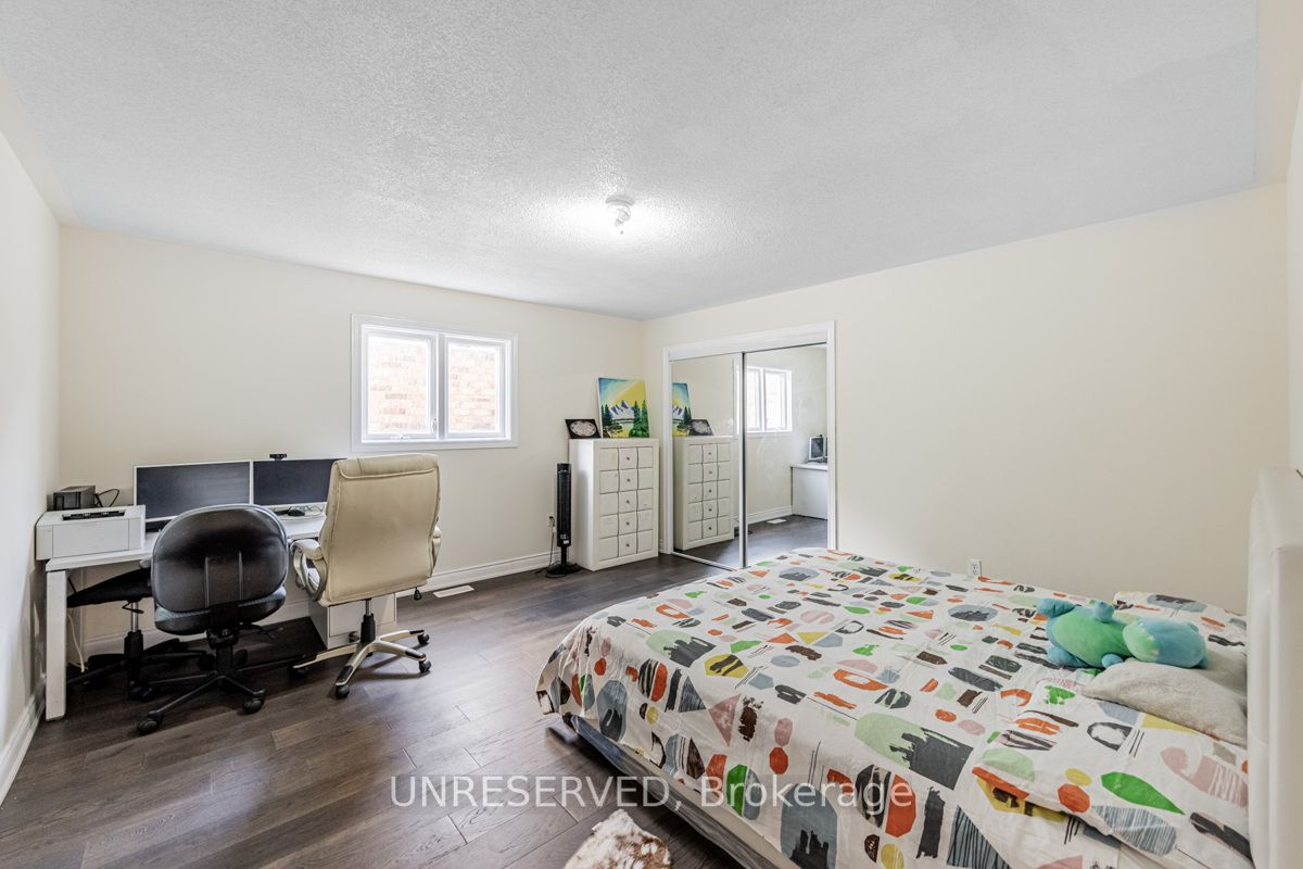 17 Atira Ave