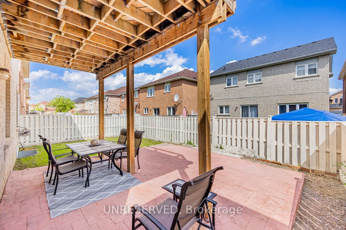 17 Atira Ave