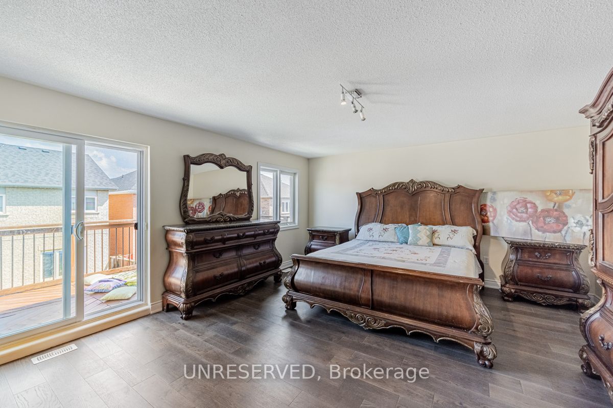 17 Atira Ave