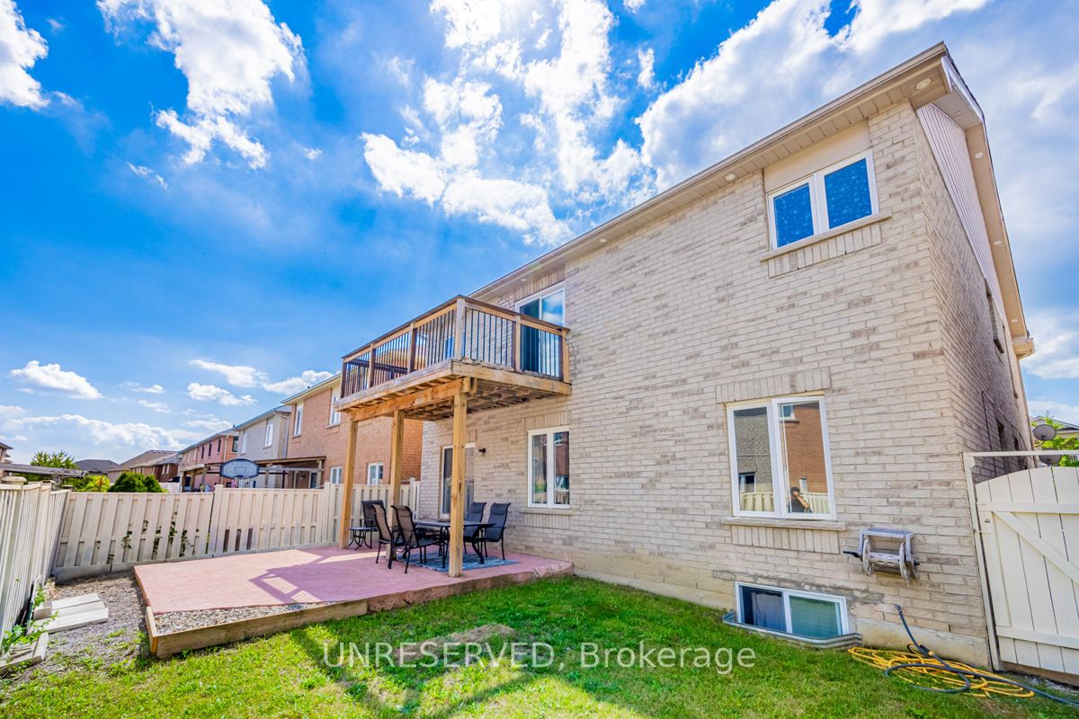 17 Atira Ave