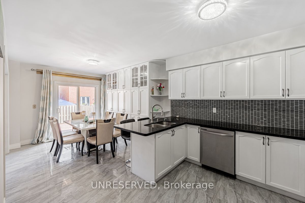 17 Atira Ave