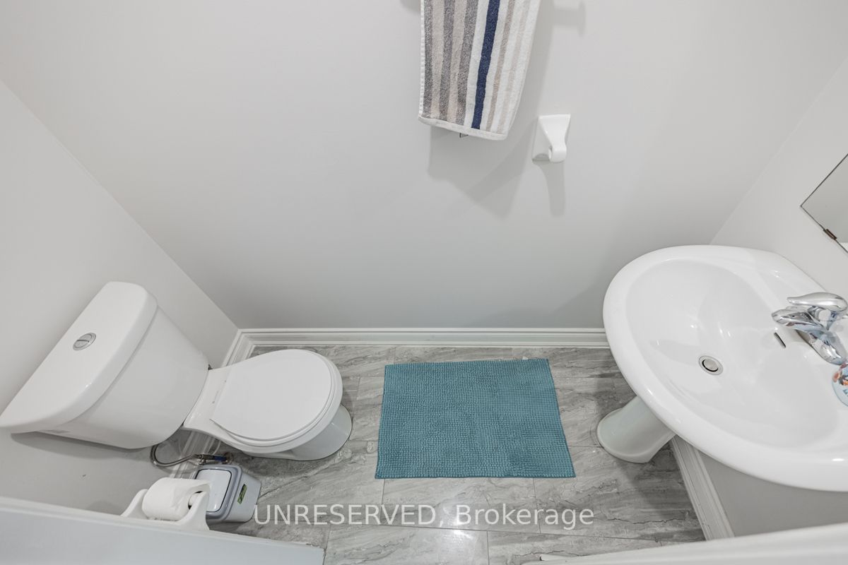 17 Atira Ave