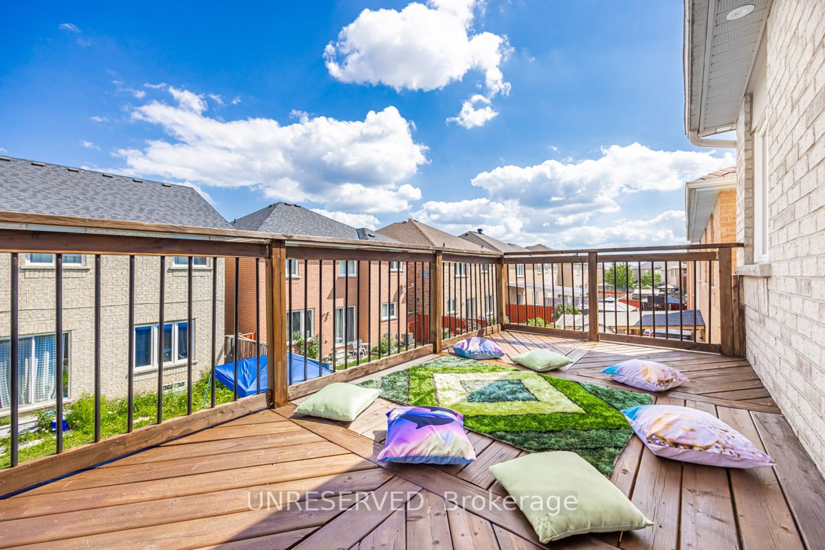 17 Atira Ave