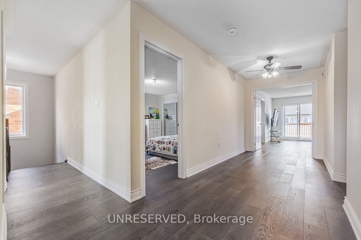 17 Atira Ave