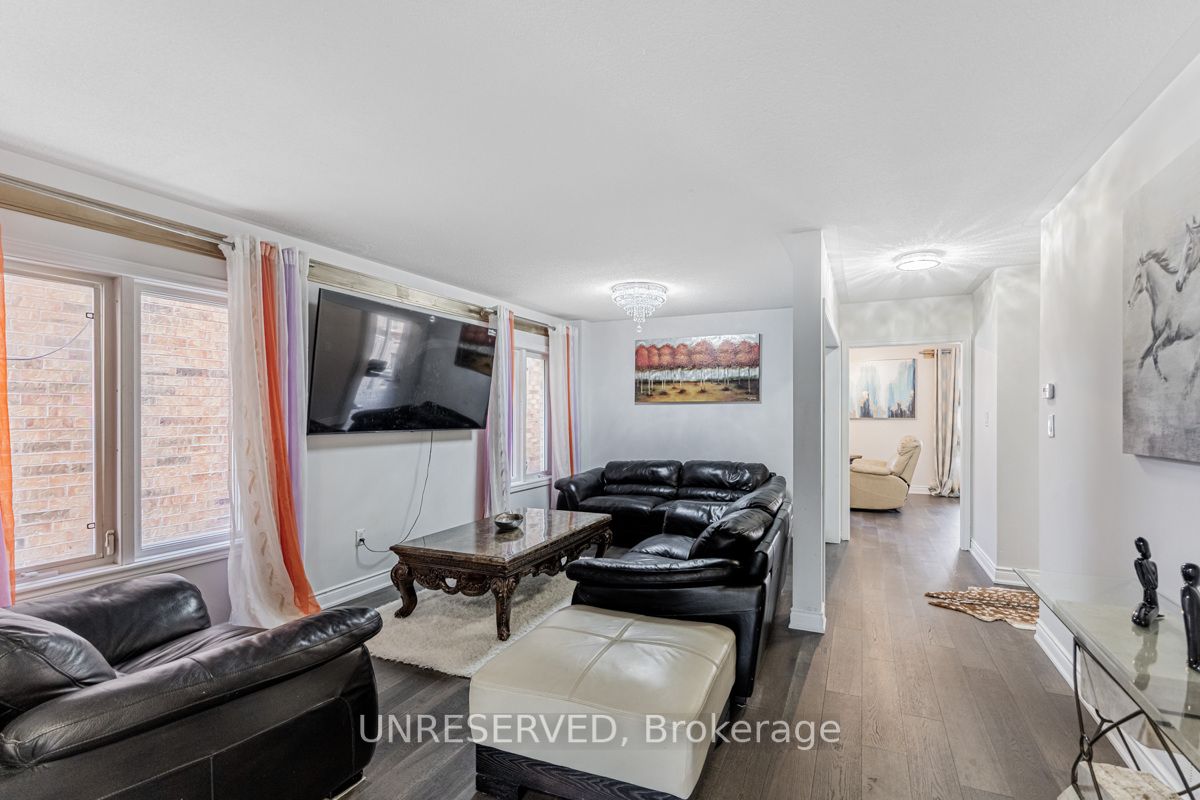 17 Atira Ave