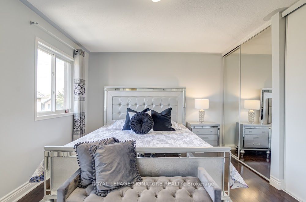 23 Chestermere Cres