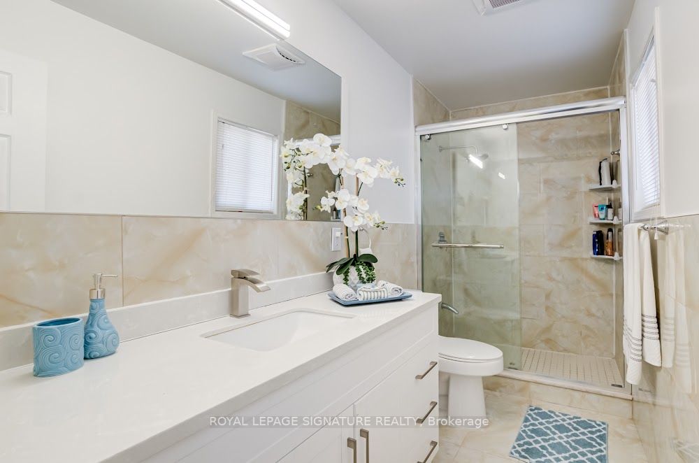 23 Chestermere Cres