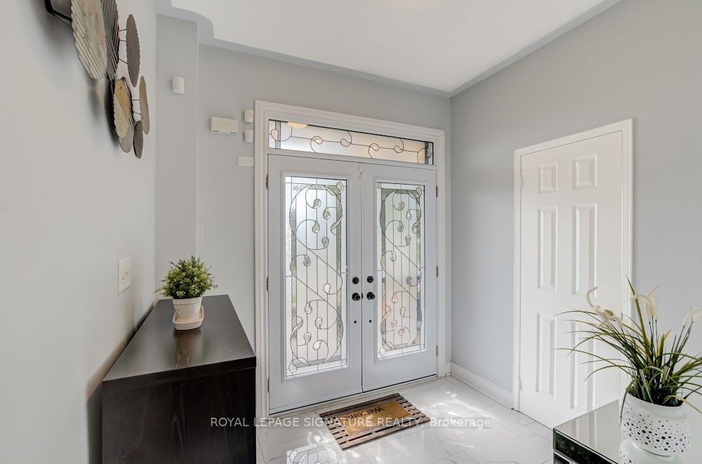 23 Chestermere Cres