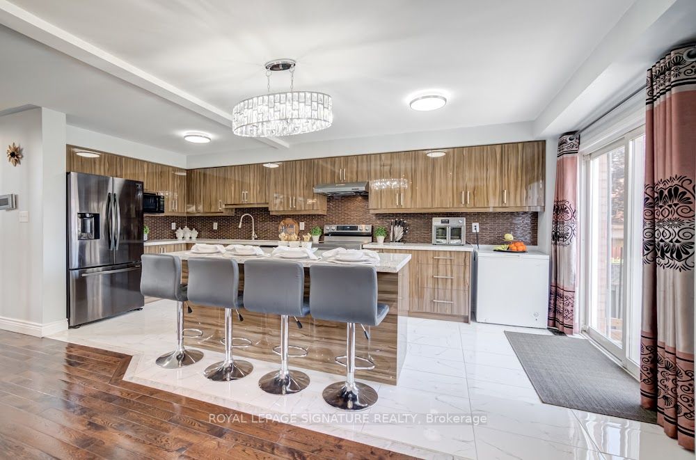23 Chestermere Cres