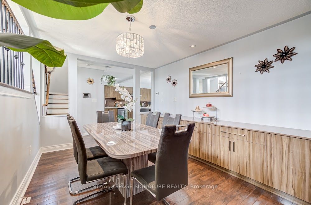 23 Chestermere Cres