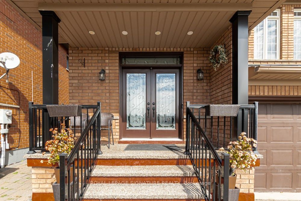 23 Chestermere Cres