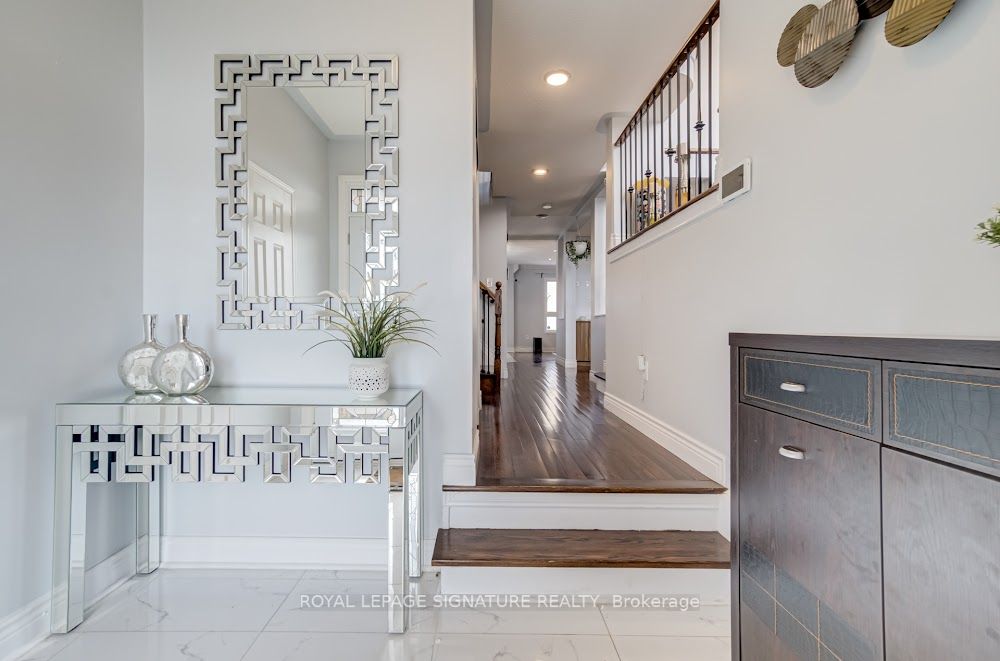 23 Chestermere Cres