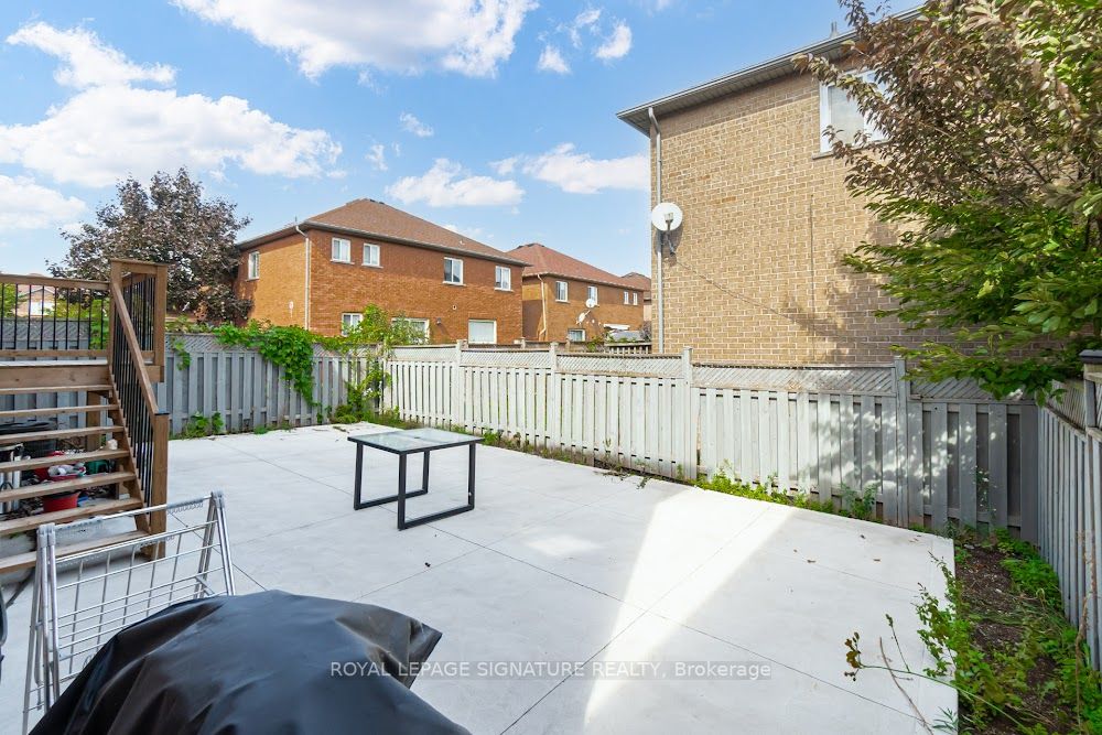 23 Chestermere Cres