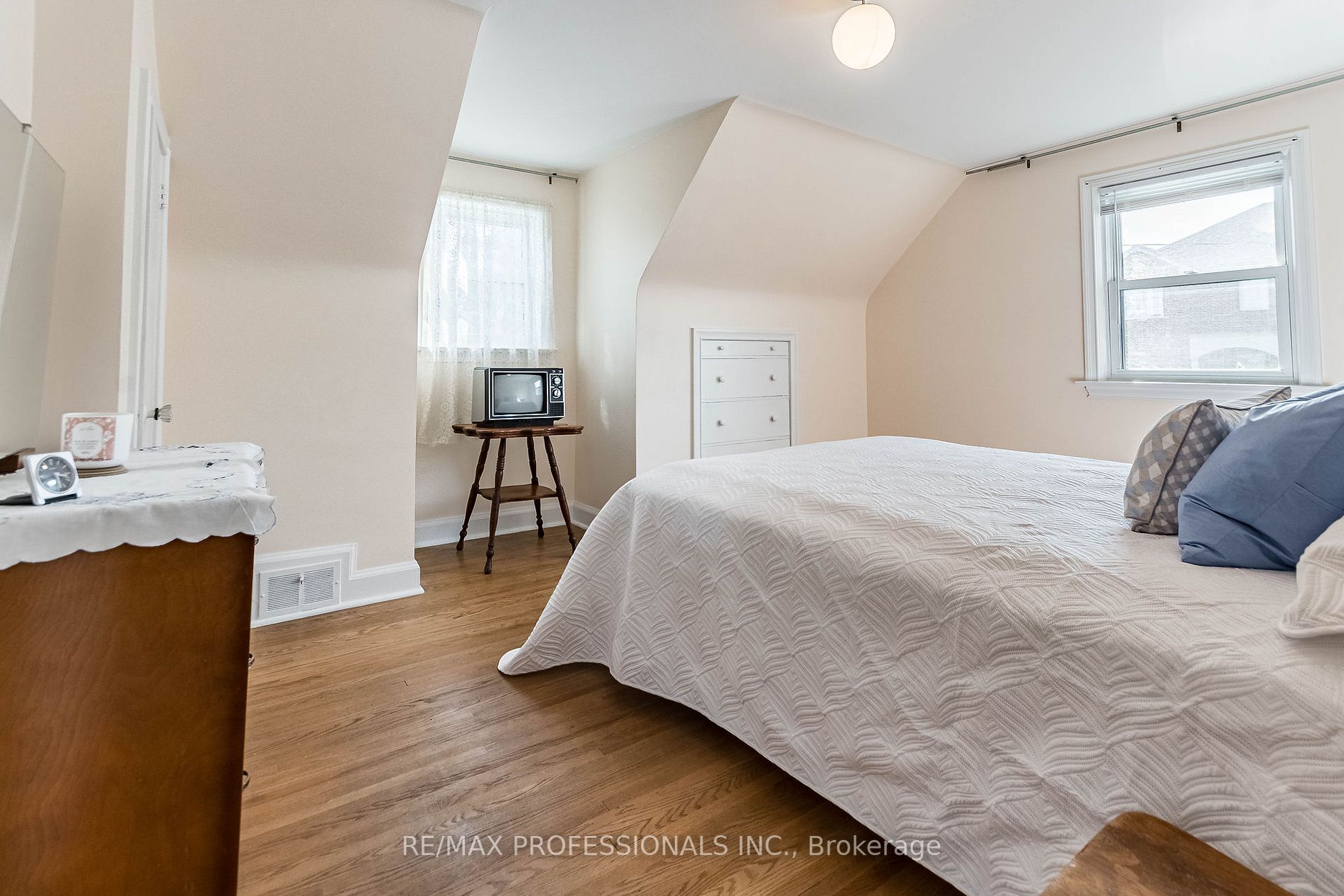 36 Thorndale Ave