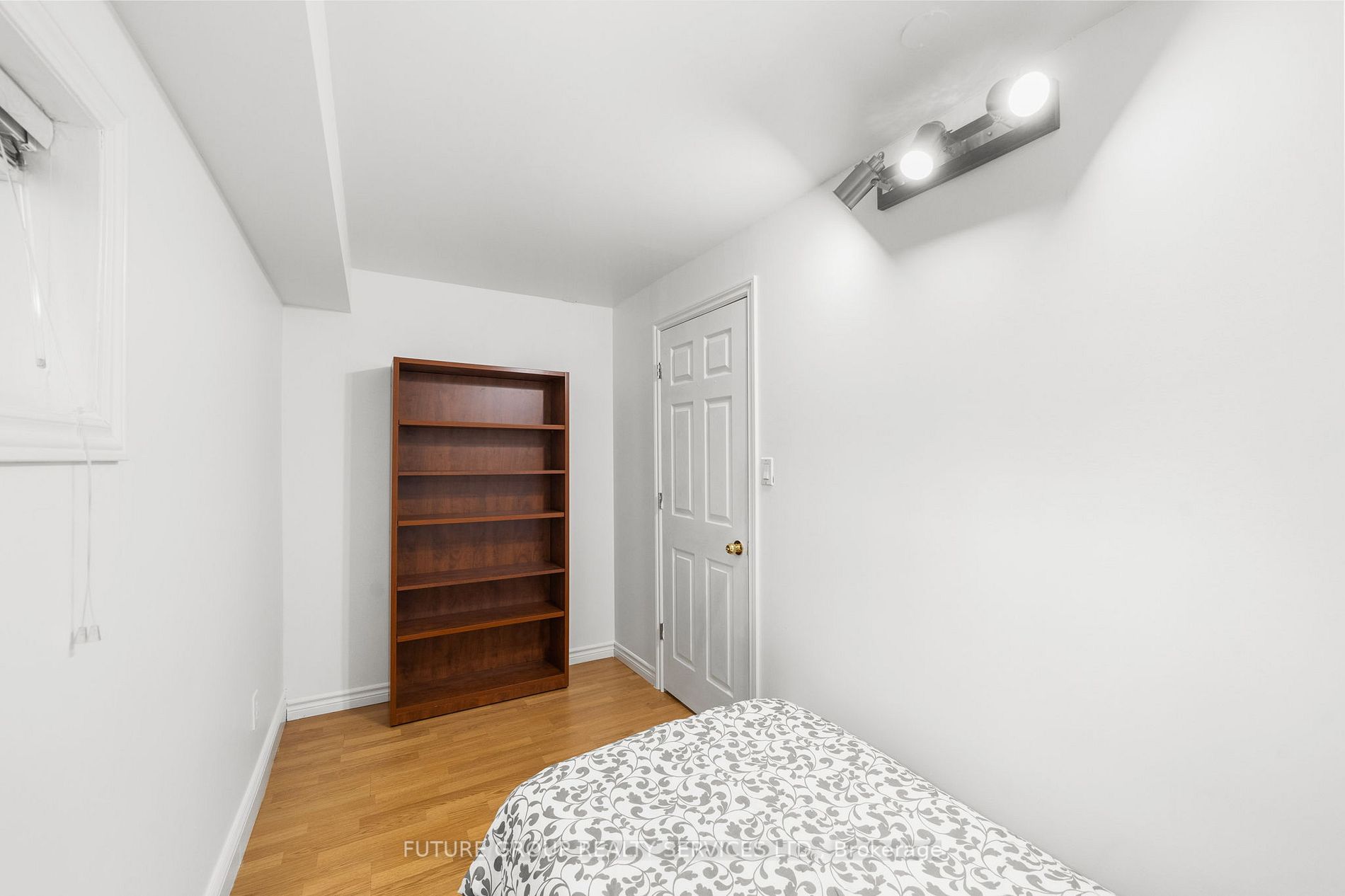 12 Ruthven Pl