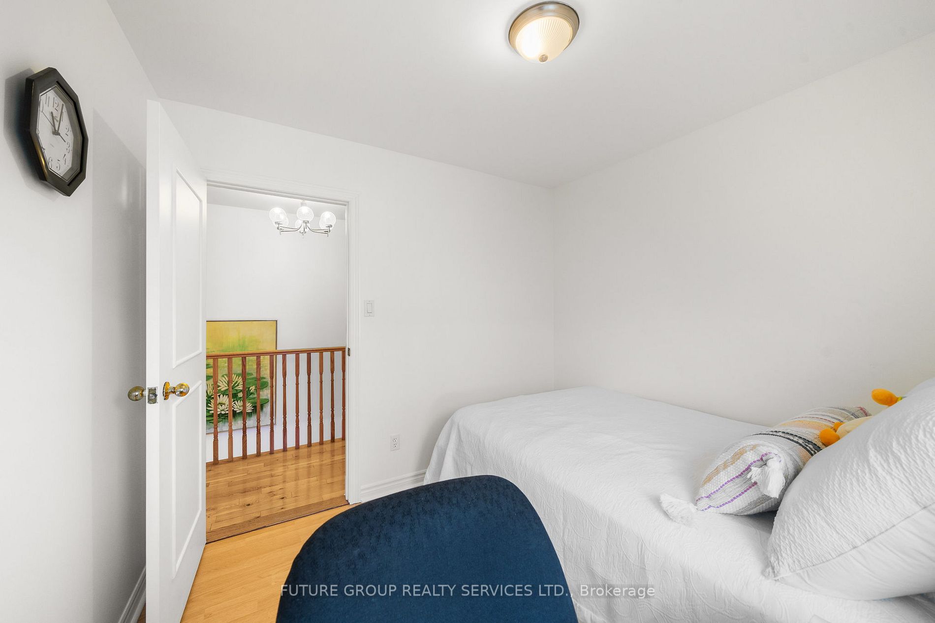 12 Ruthven Pl