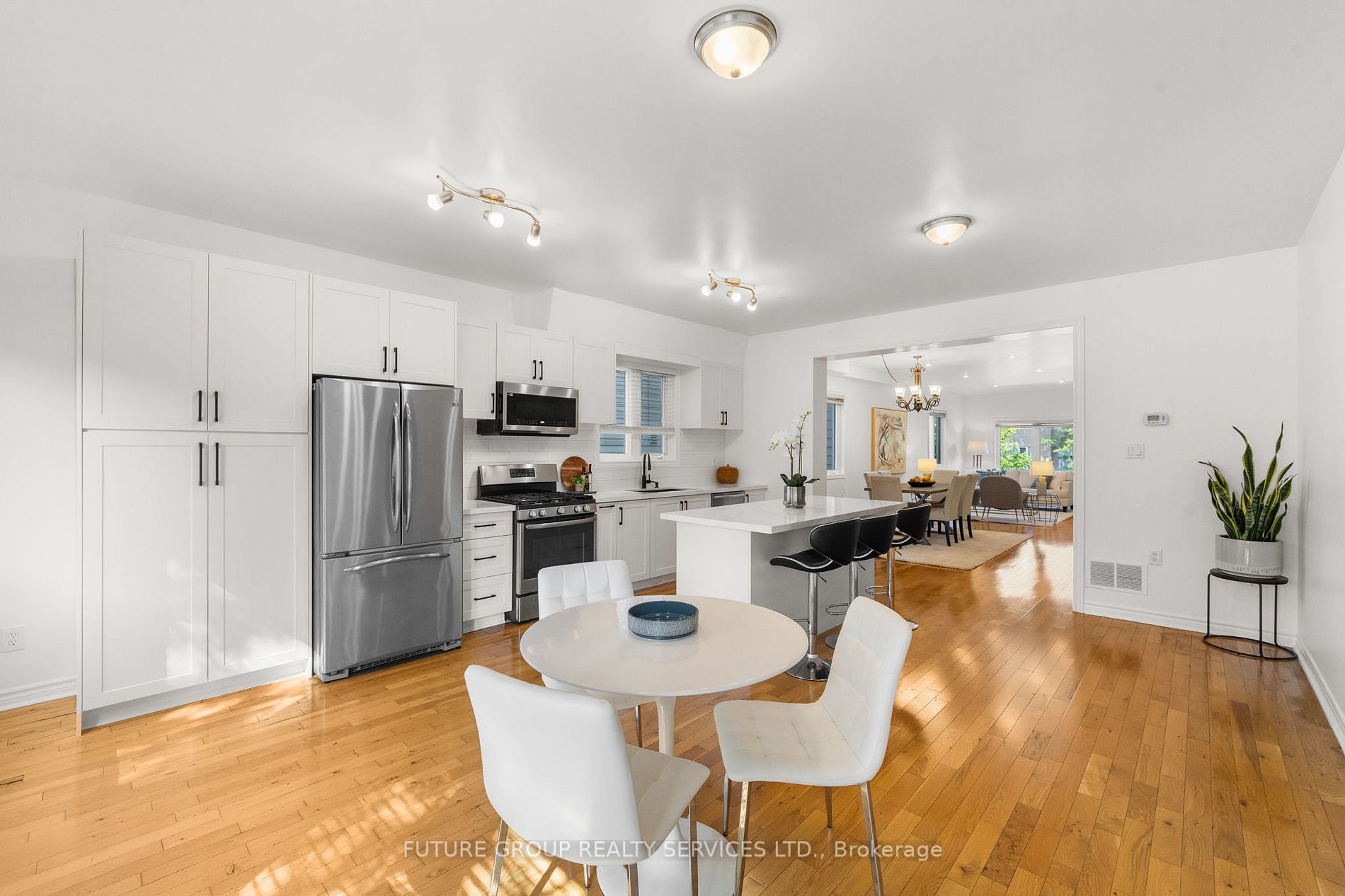 12 Ruthven Pl