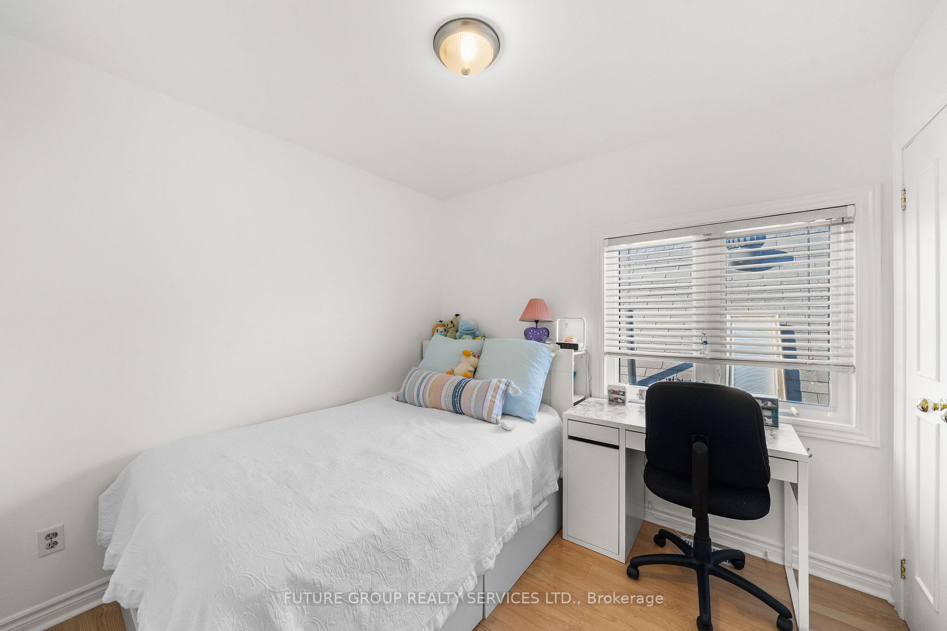 12 Ruthven Pl