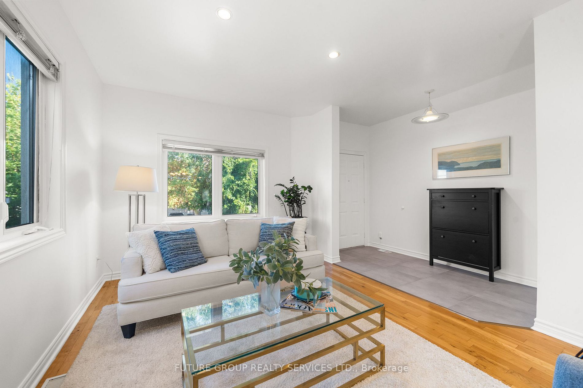 12 Ruthven Pl