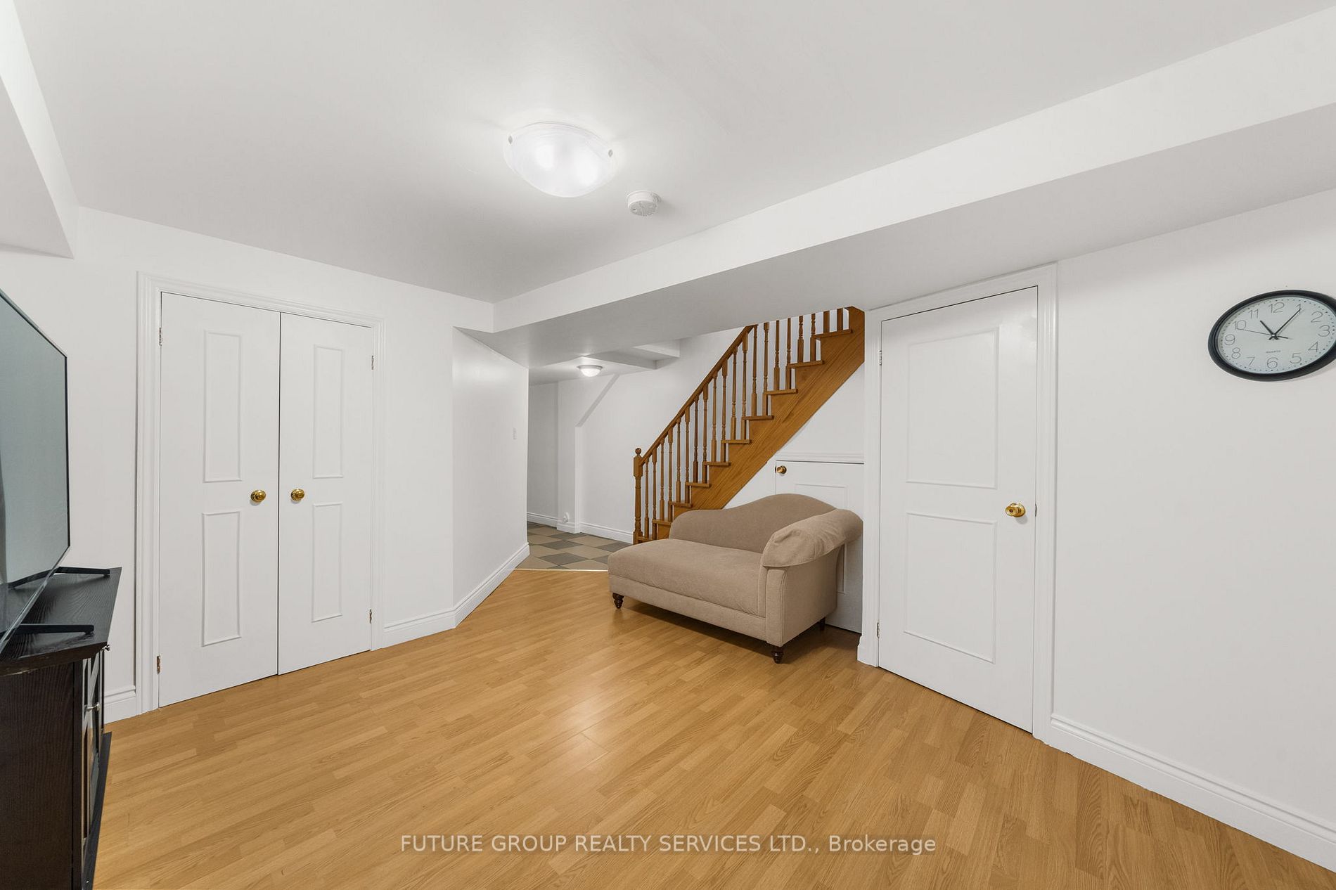 12 Ruthven Pl