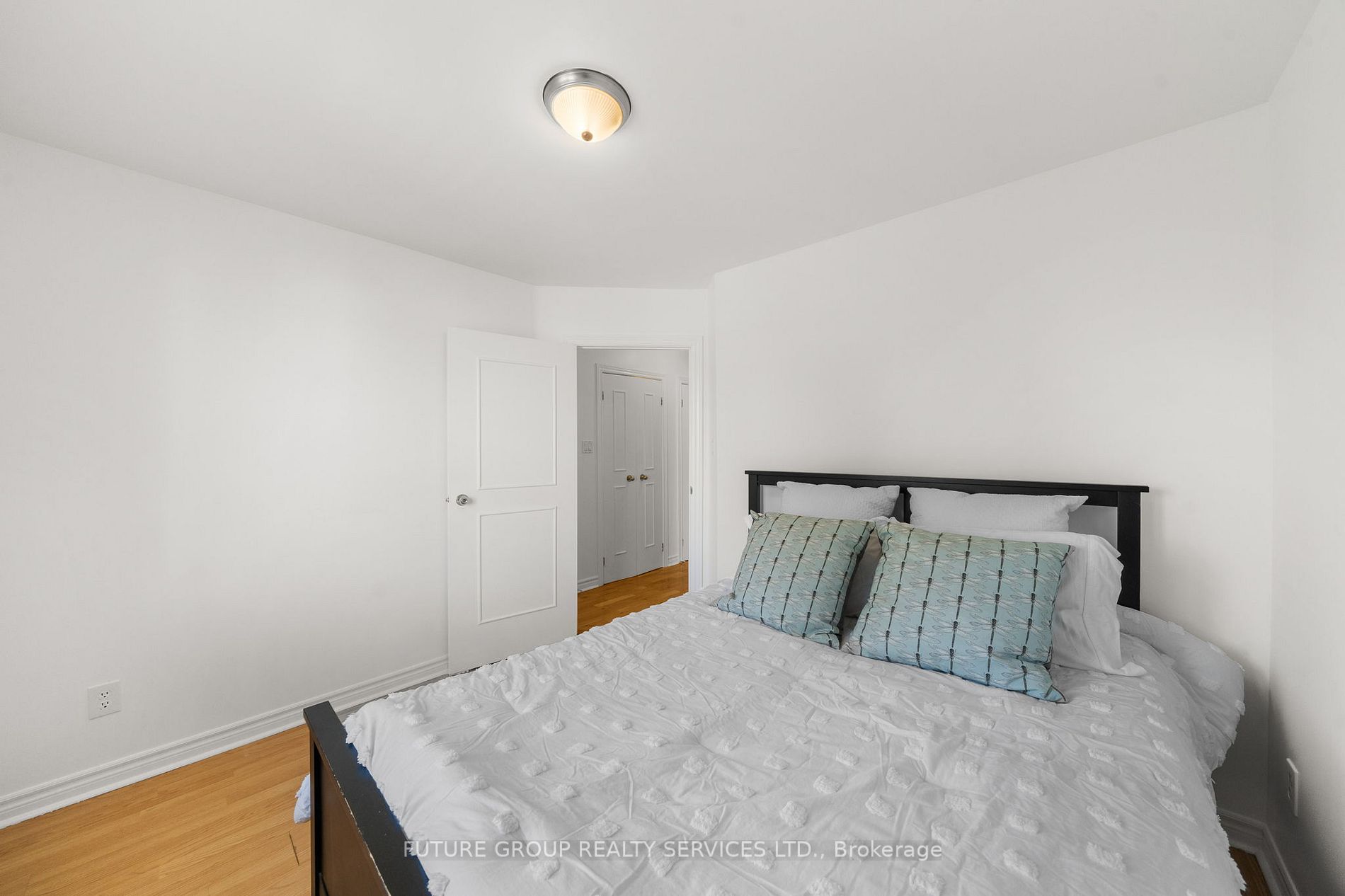 12 Ruthven Pl