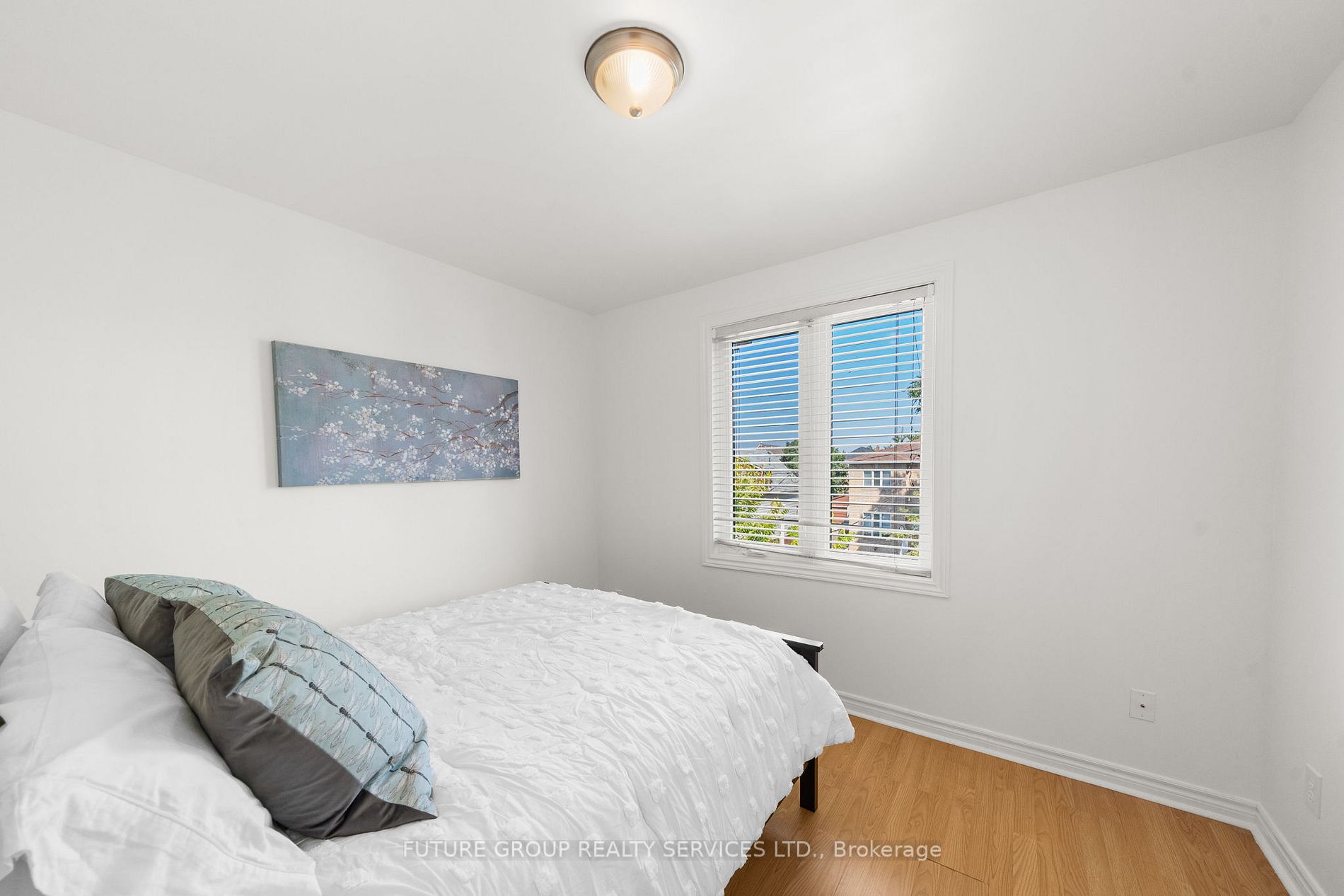 12 Ruthven Pl