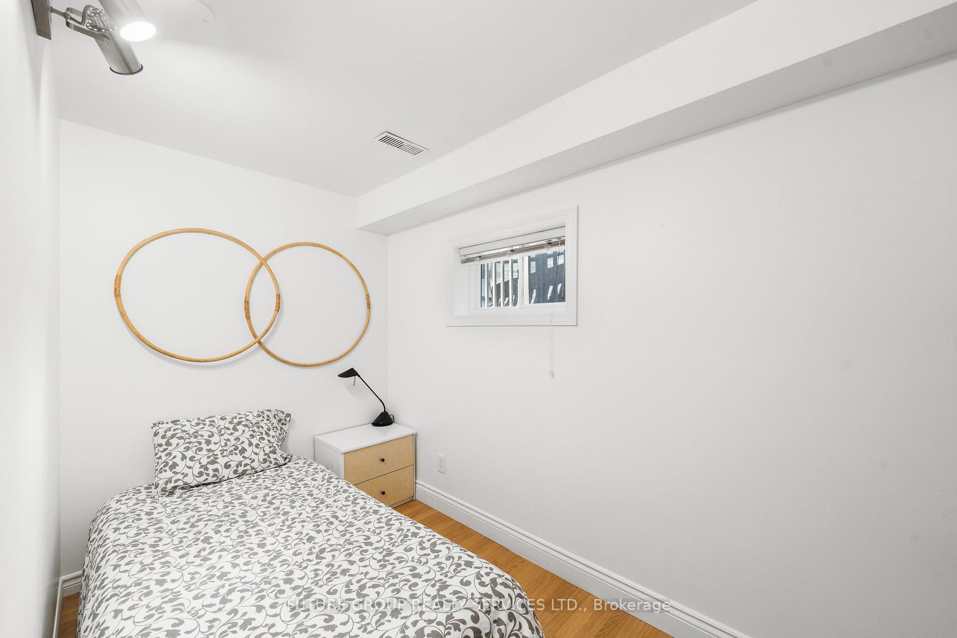 12 Ruthven Pl