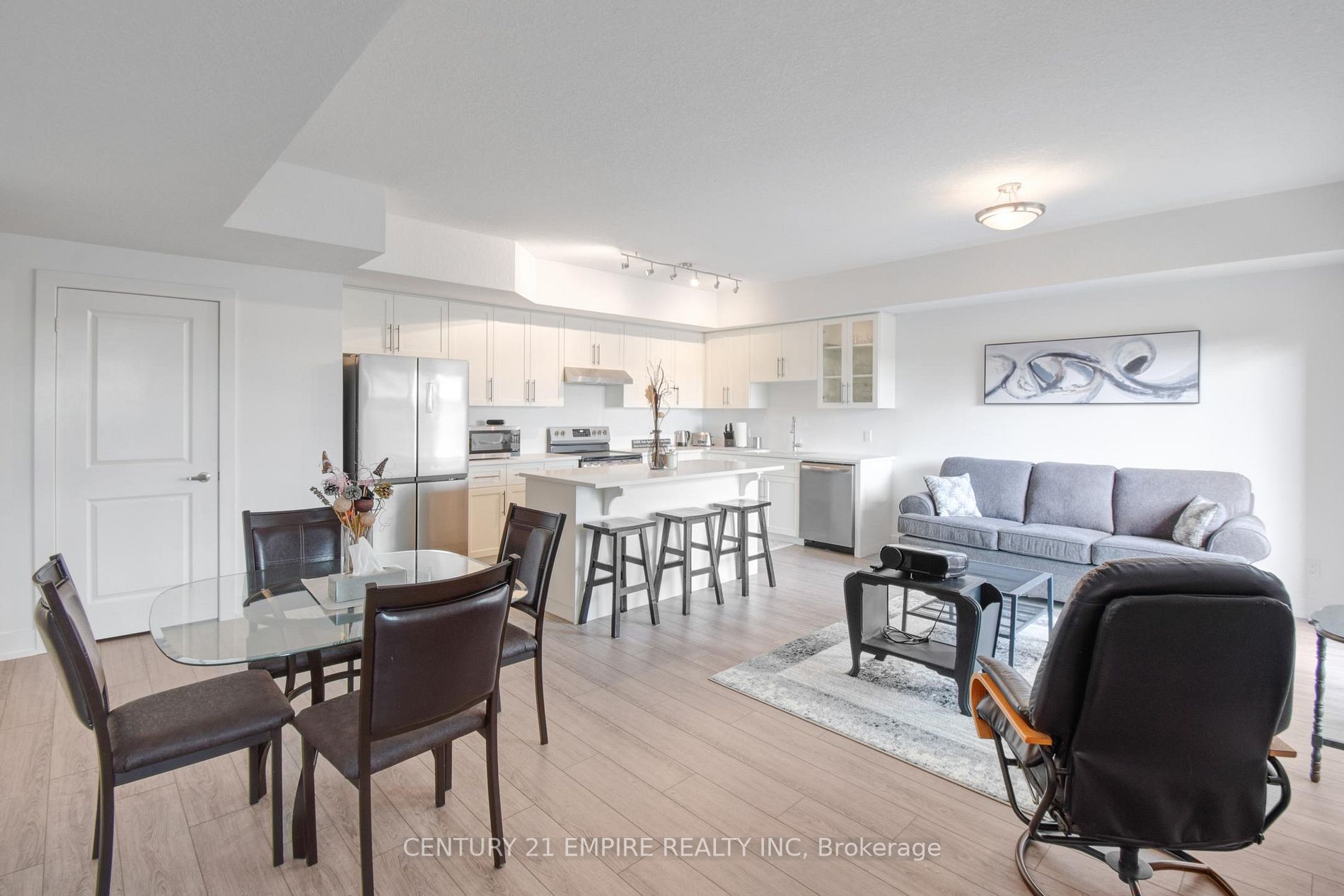 17 Centre St, #304