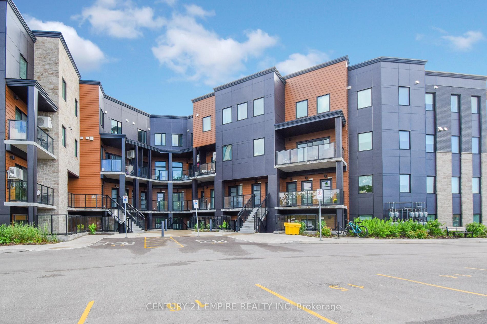 17 Centre St, #304