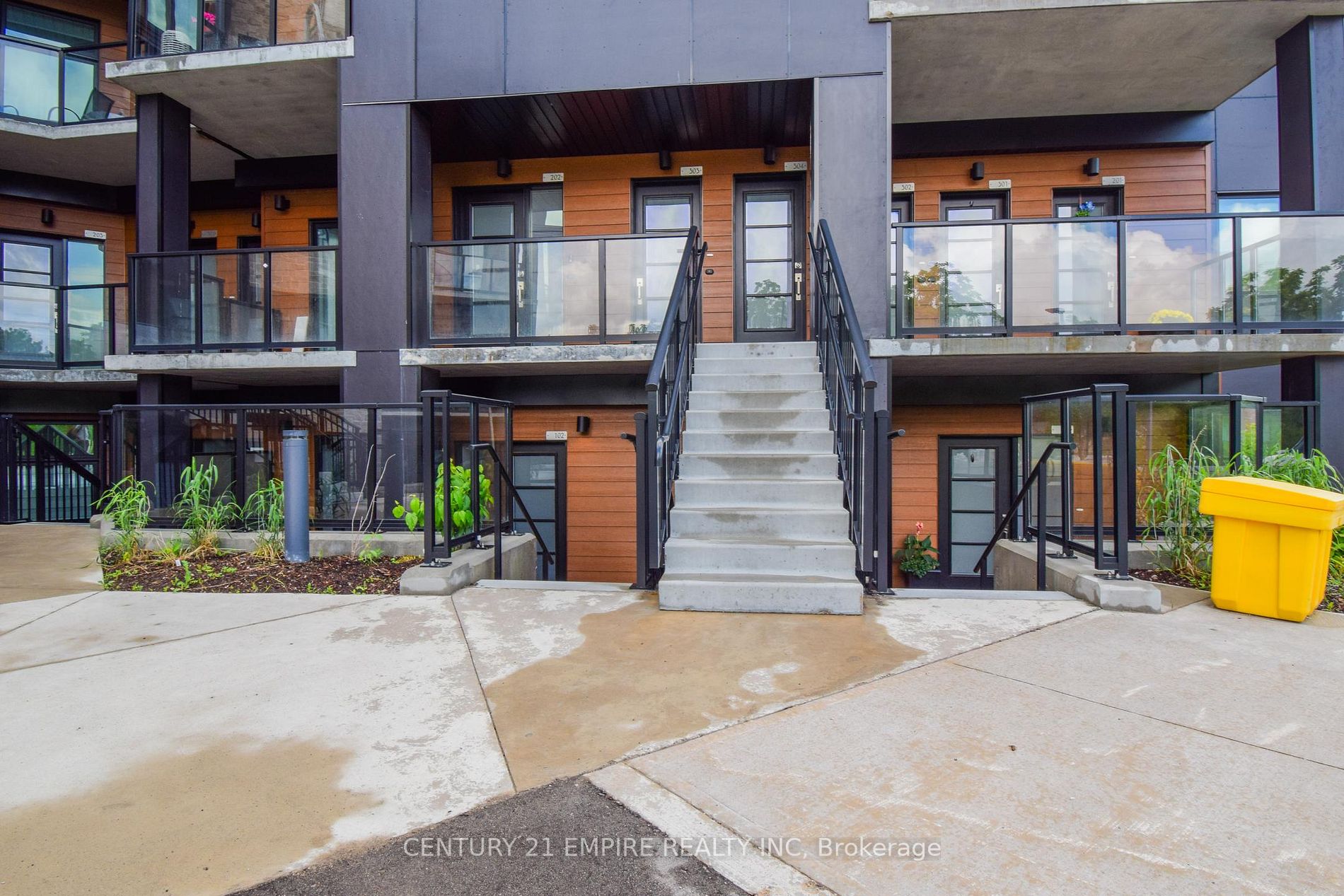 17 Centre St, #304