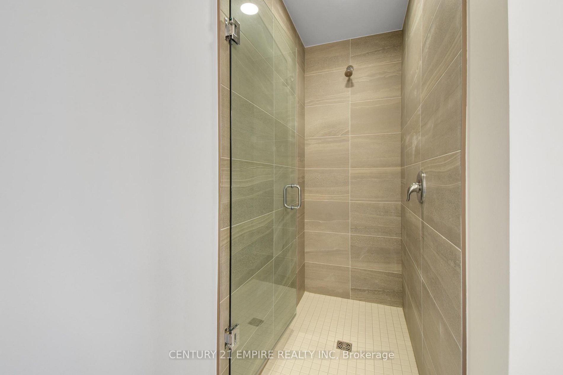 17 Centre St, #304