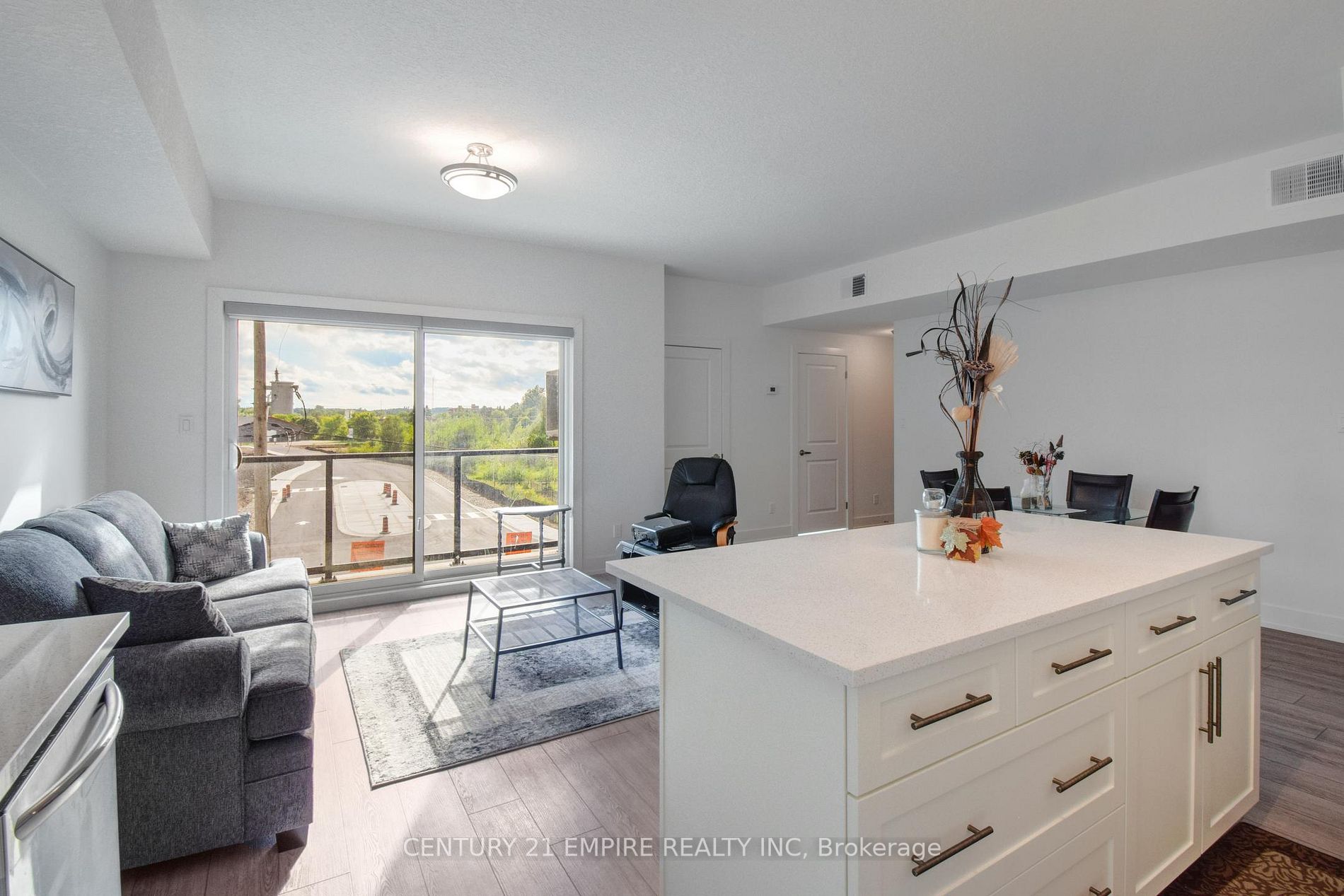 17 Centre St, #304