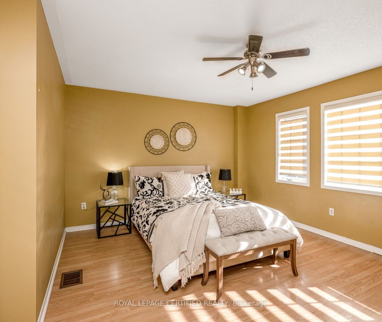 33 Willow Park Dr