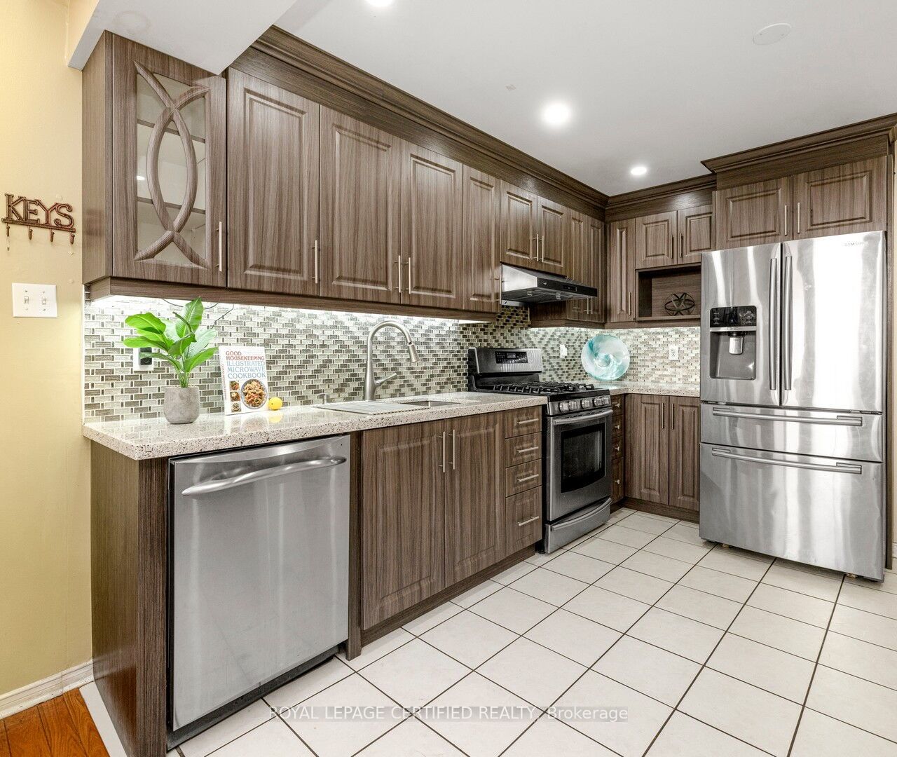 33 Willow Park Dr