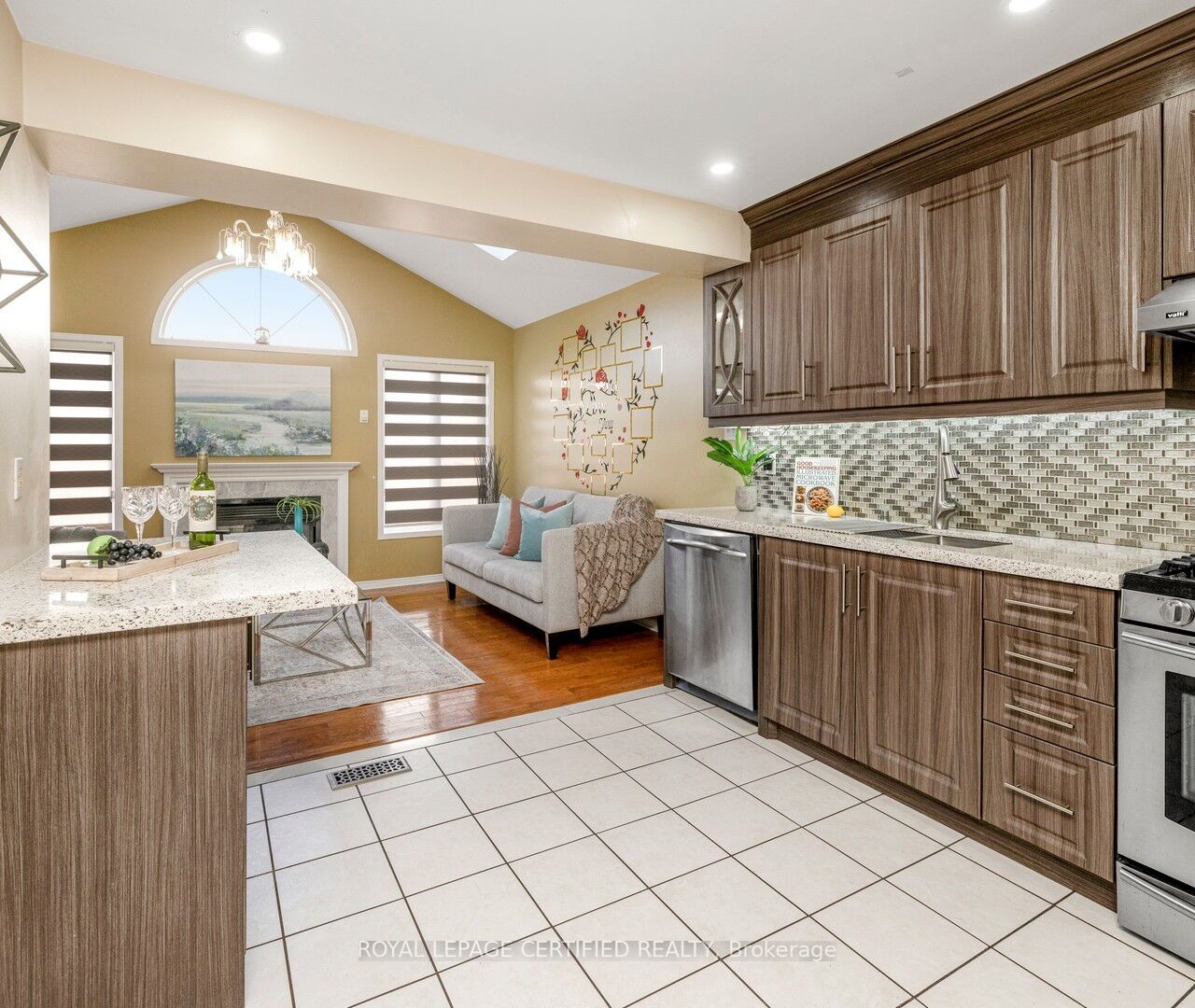 33 Willow Park Dr
