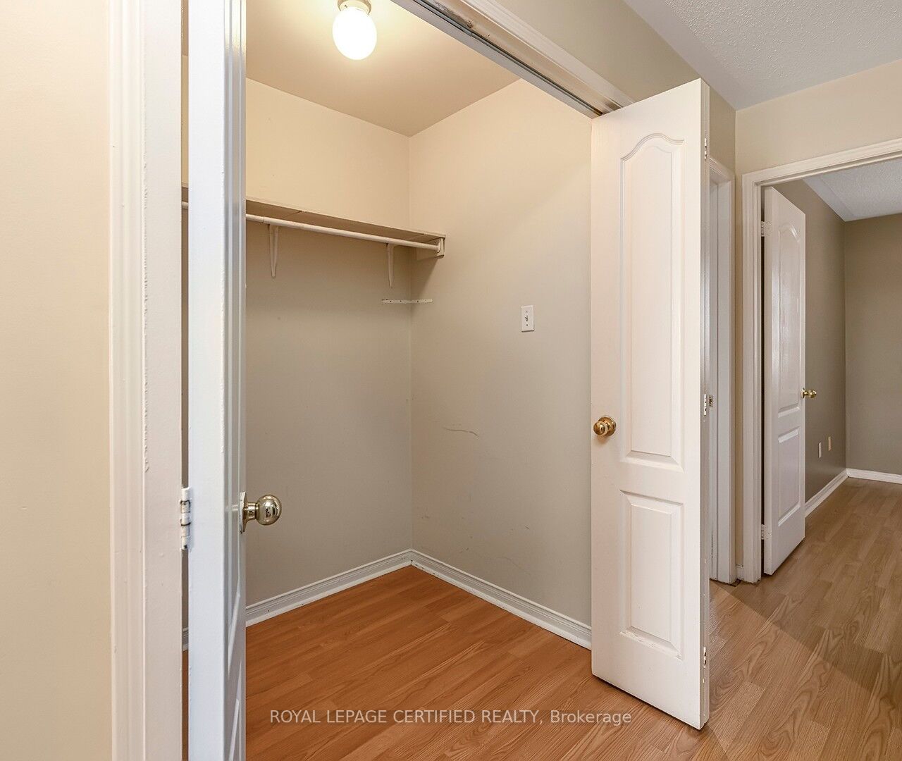 33 Willow Park Dr