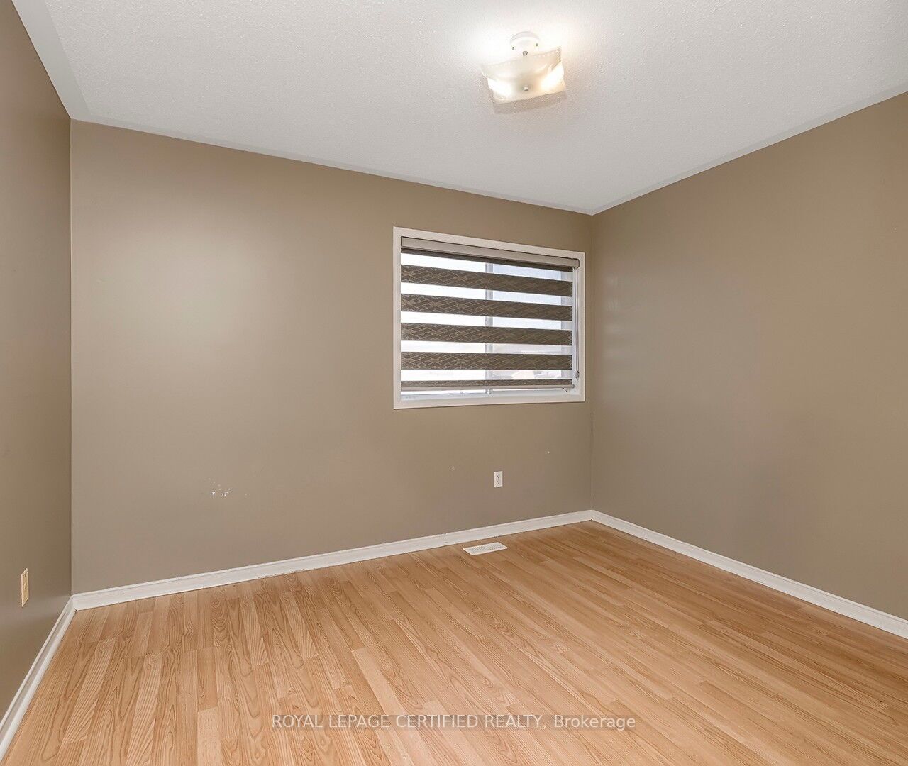 33 Willow Park Dr