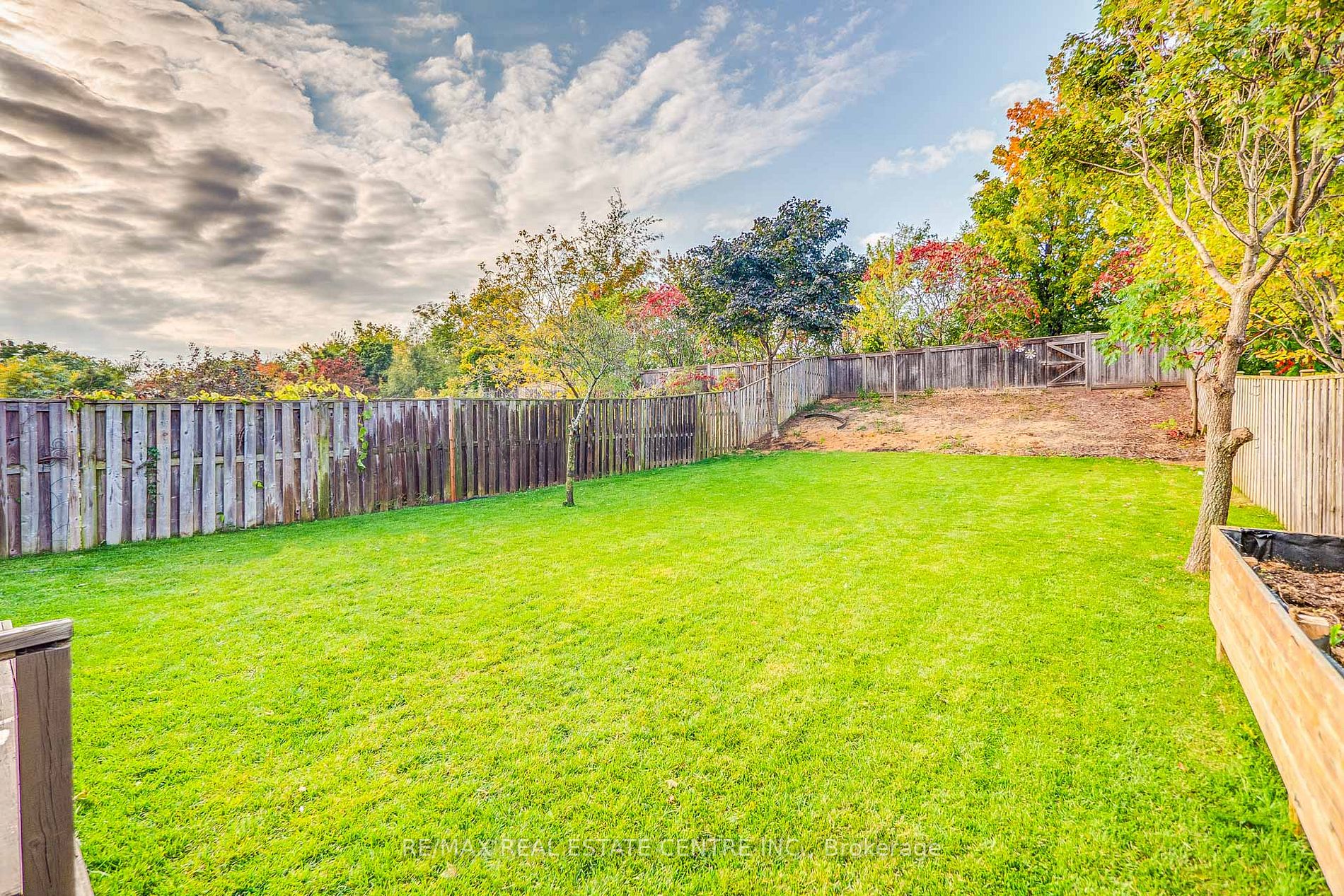 118 Mowat Cres