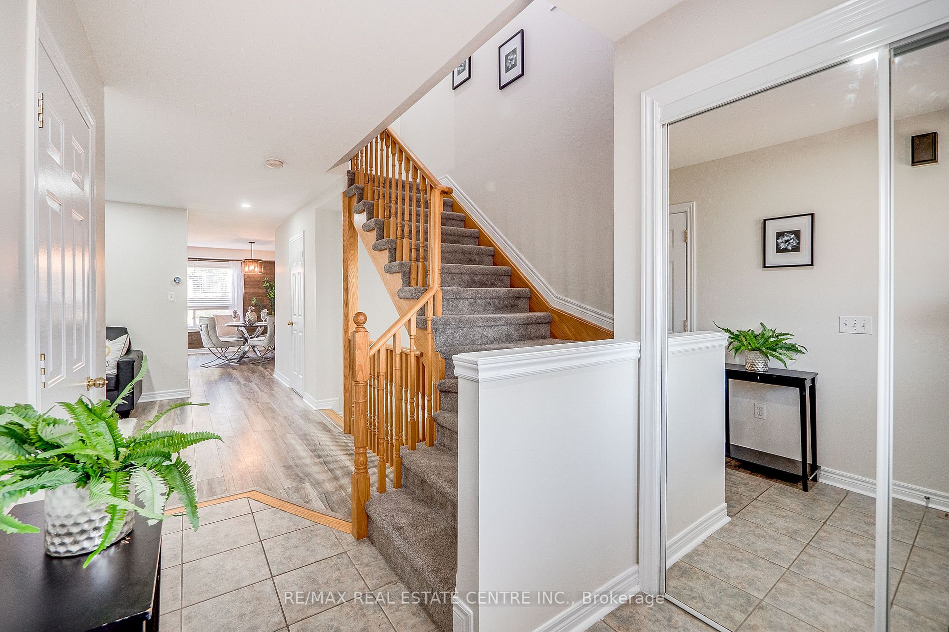 118 Mowat Cres