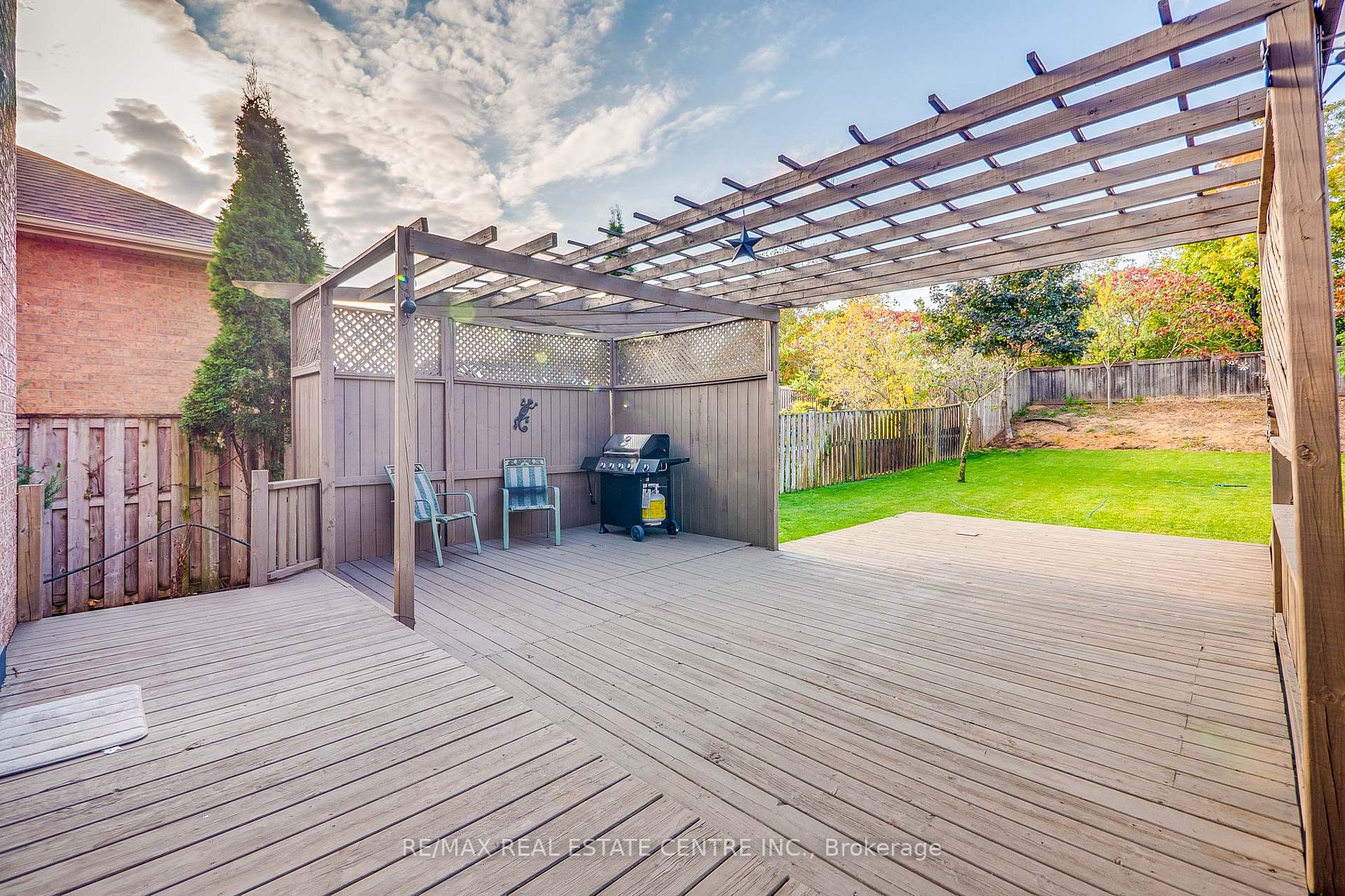 118 Mowat Cres