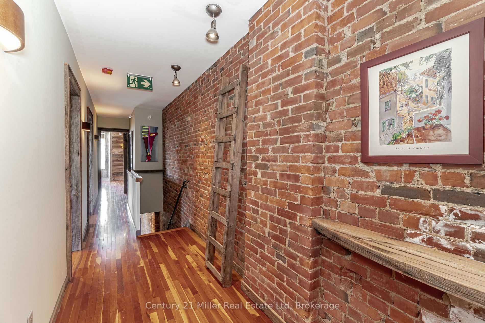 2589 Dundas St W