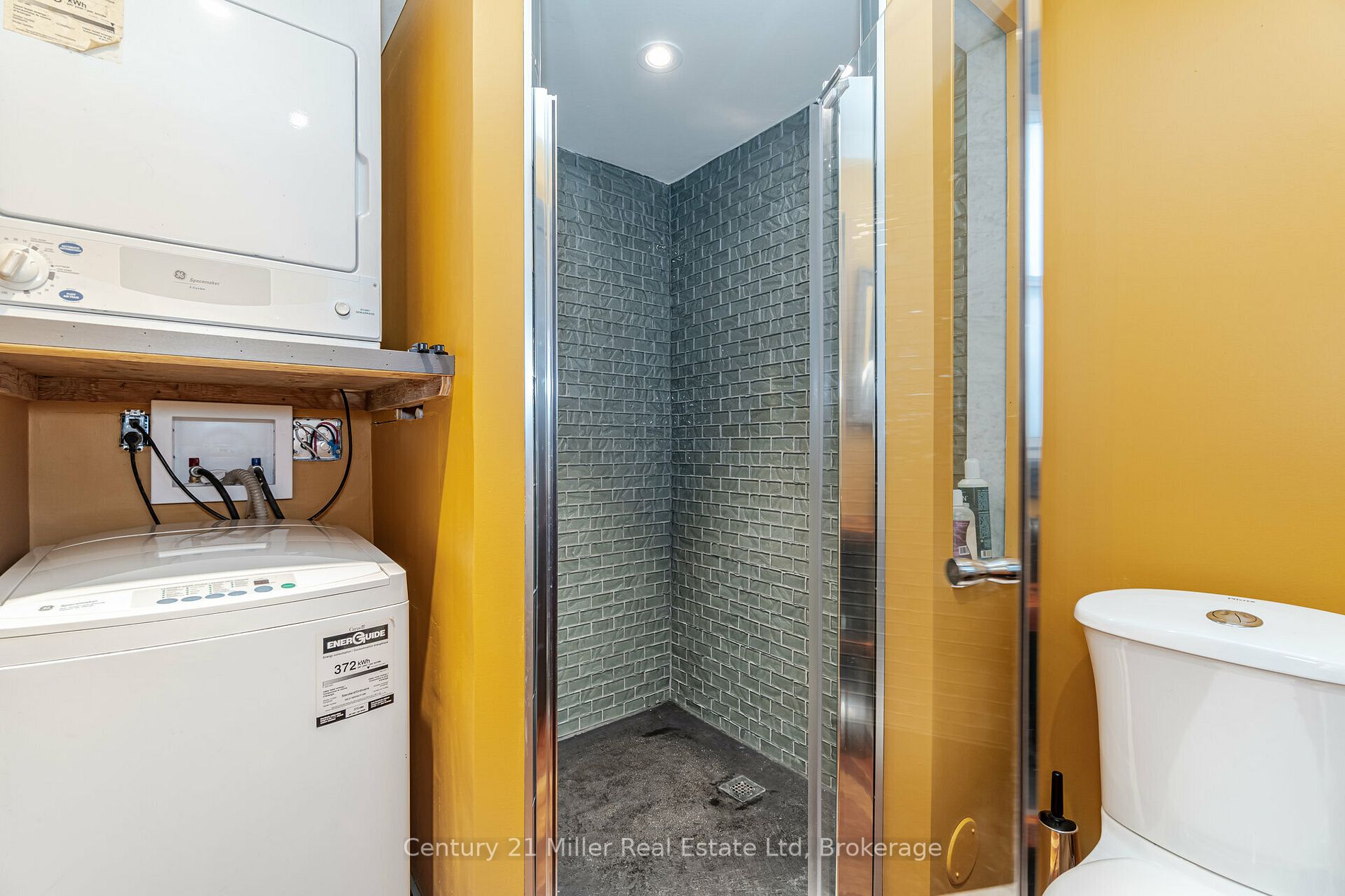 2589 Dundas St W