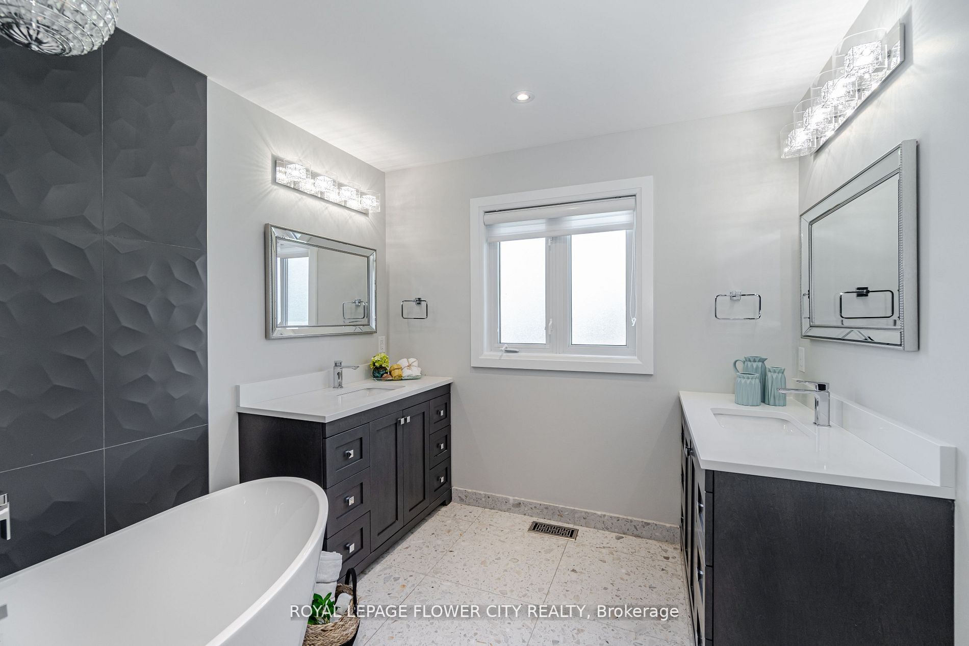 36 Louvain Dr